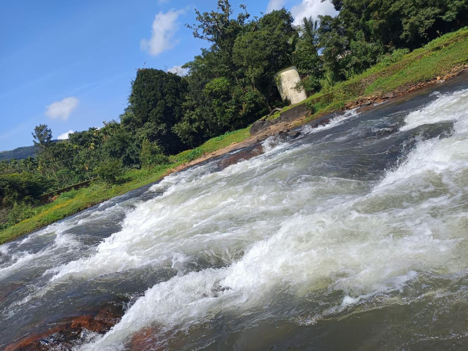Kuruva Shoreline Wayanad Chegāt Zewnętrze zdjęcie